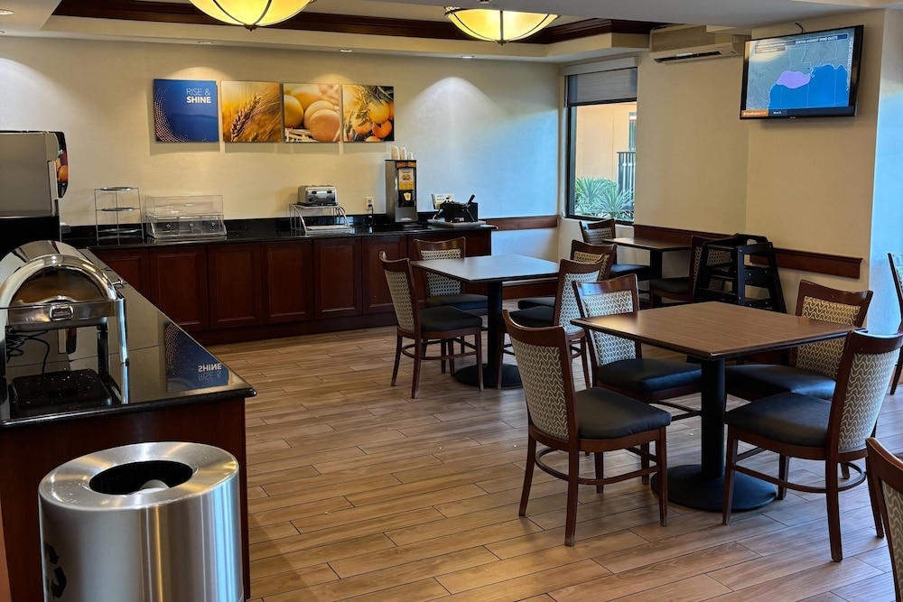 Comfort Inn Suites Newark Wilmington 44/65