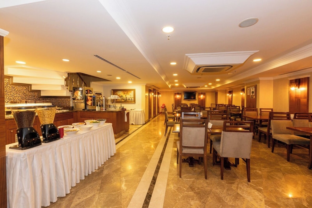 Aven Hotel 57/60