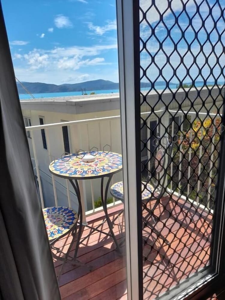 Airlie Apartments 38/78