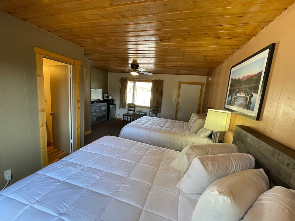 Estes Mountain Inn 28/70