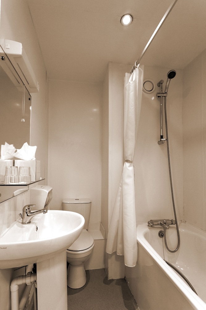 Europa Gatwick Hotel 50/50