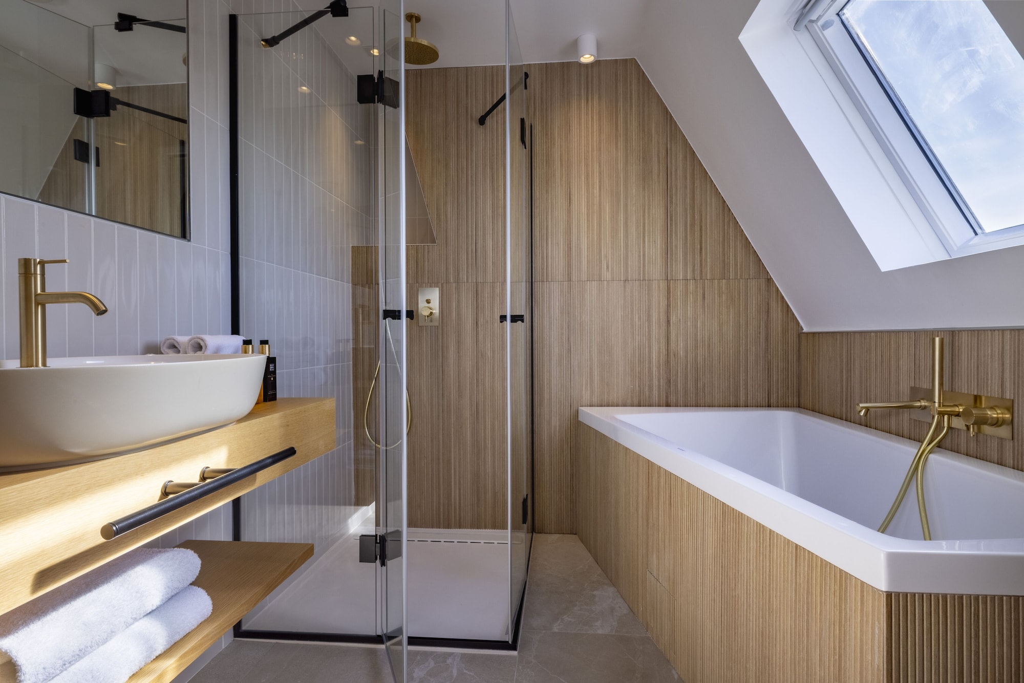 Junior Suite, King Bed, Hotel Beige (ex. Hotel Plaza Opera) 6/7