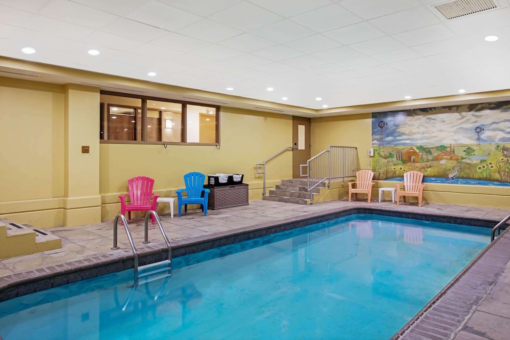 La Quinta Inn Suites Salina 6/57