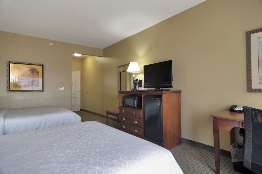 Holiday Inn Express Hotel And Suites Dfw West Hurst 13/74