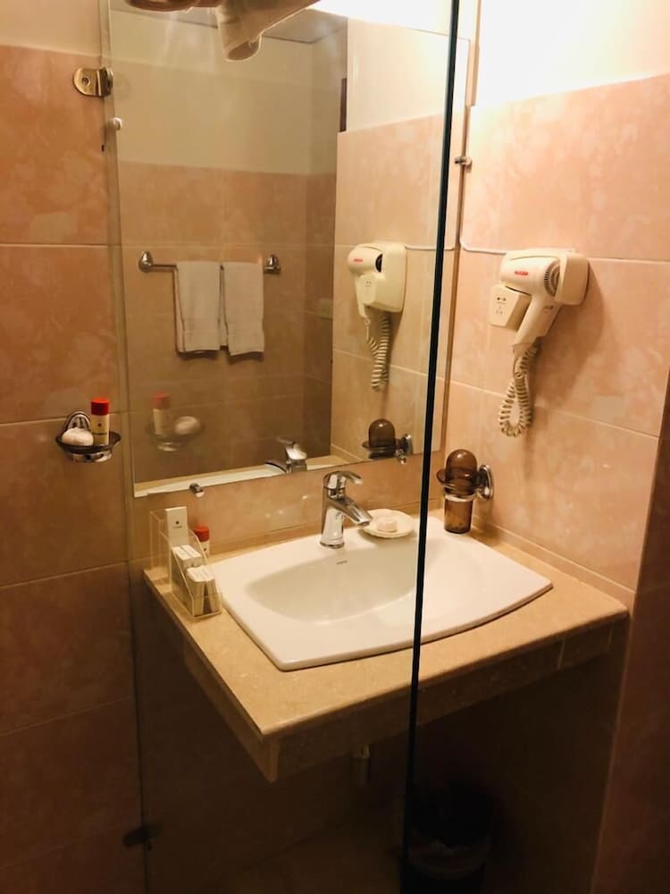 Avari Xpress Islamabad 39/42