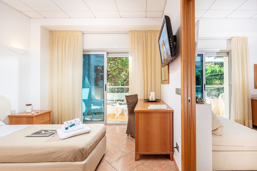 Rex Hotel 18/56