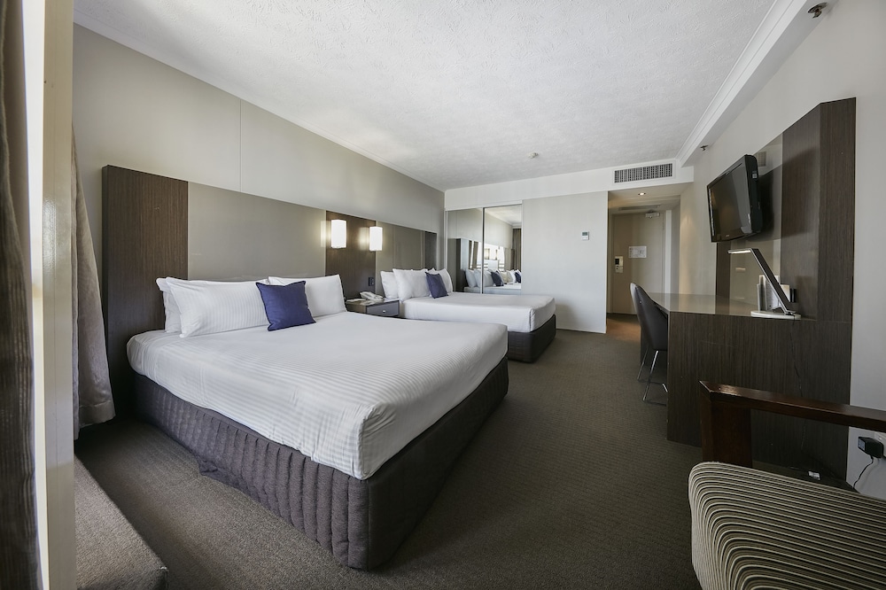 NOVOTEL SURFERS PARADISE 11/64