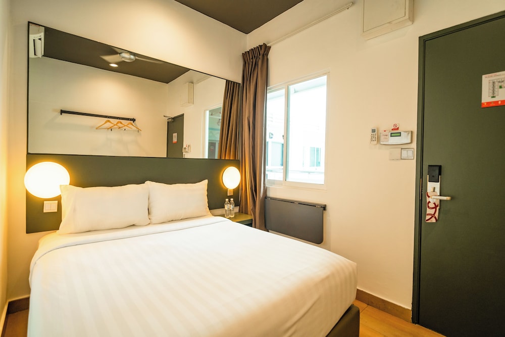ROOM, DOUBLE BED