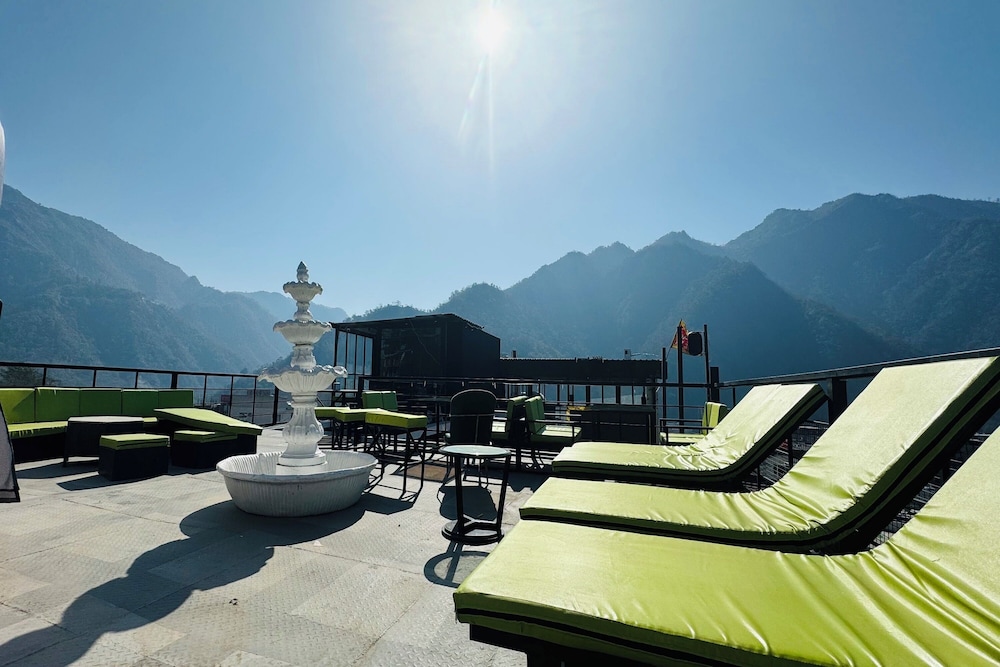SKI Hotels And Resorts 44/49