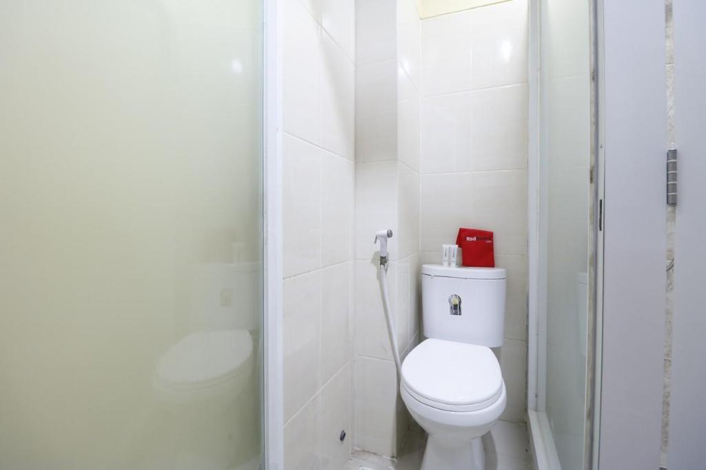Reddoorz Near Itc Cempaka Mas 46/54
