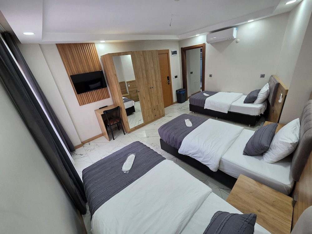 Superior, Suite, 1 Queen and 3 Single Beds