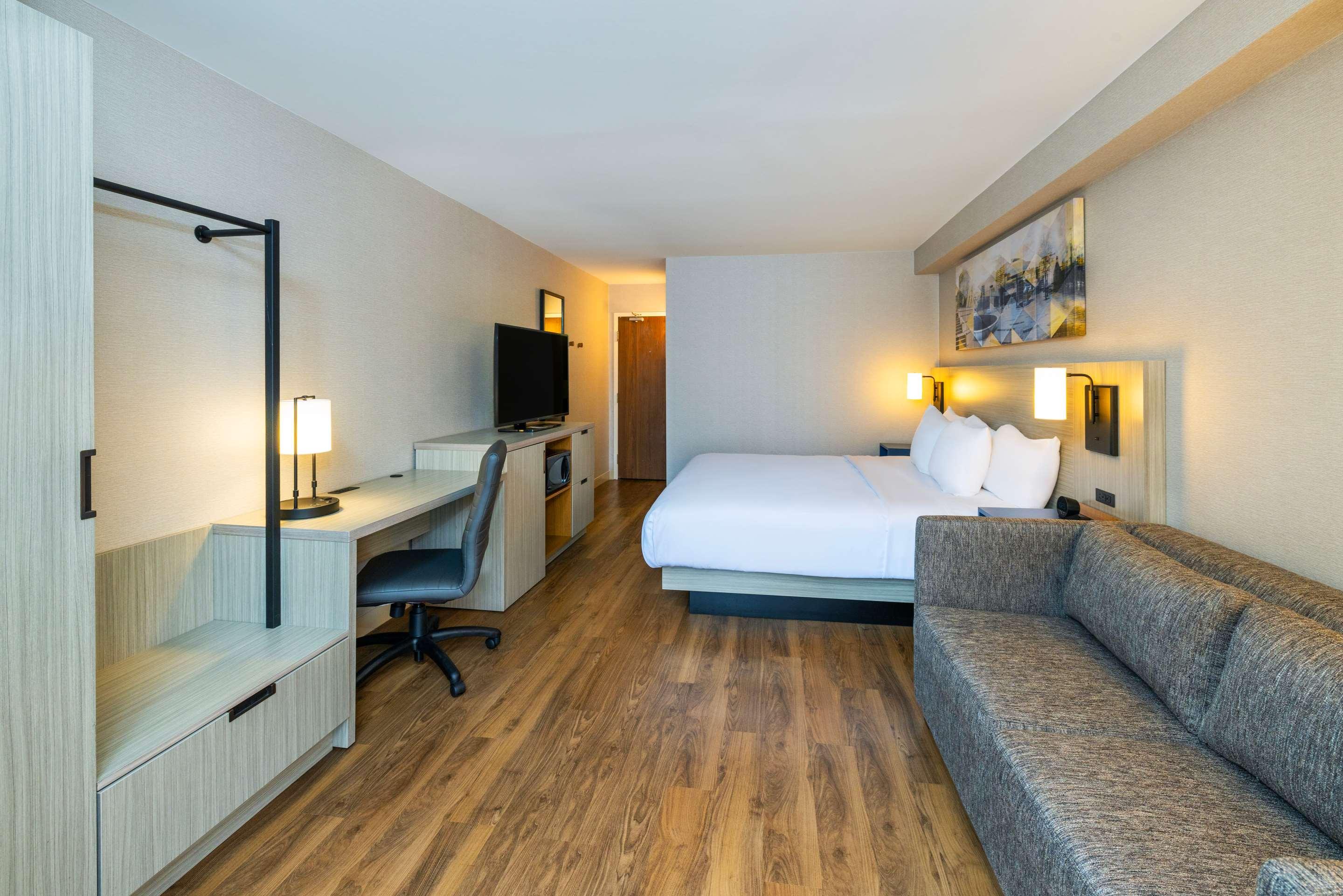 غرفة بسرير كينج لذوي الإعاقة، Comfort Inn Corner Brook 7/9