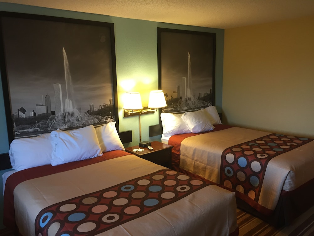 Super 8 by Wyndham Woodstock 12/19