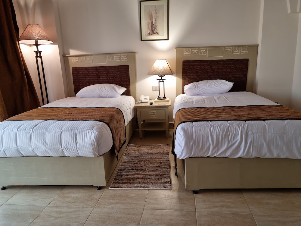 STANDARD, DOUBLE OR TWIN BED, SEA VIEW