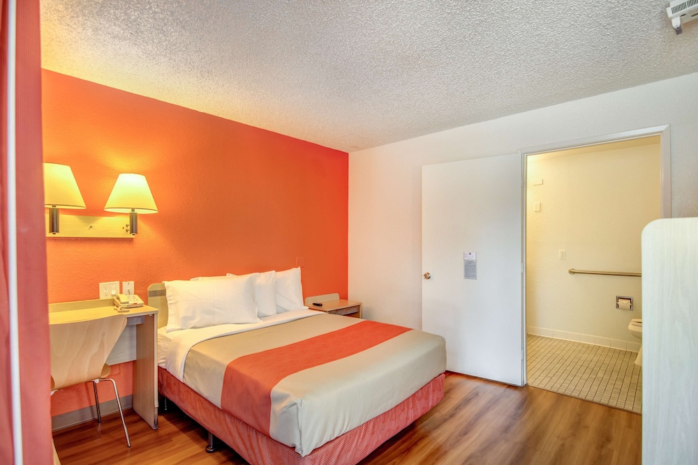 Motel6 Stockton, CA - North 23/46