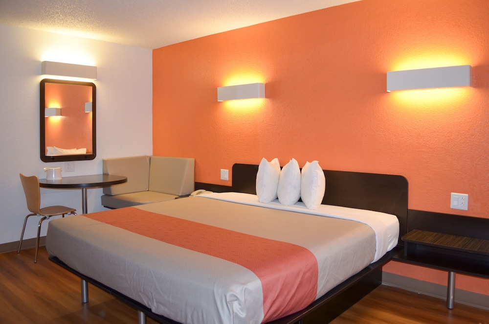 Deluxe, King Bed