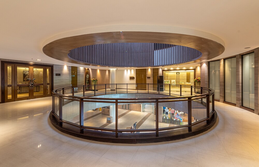 Lobby at SUMMIT WINDMILL GOLF RESIDENCE, BANG PHLI