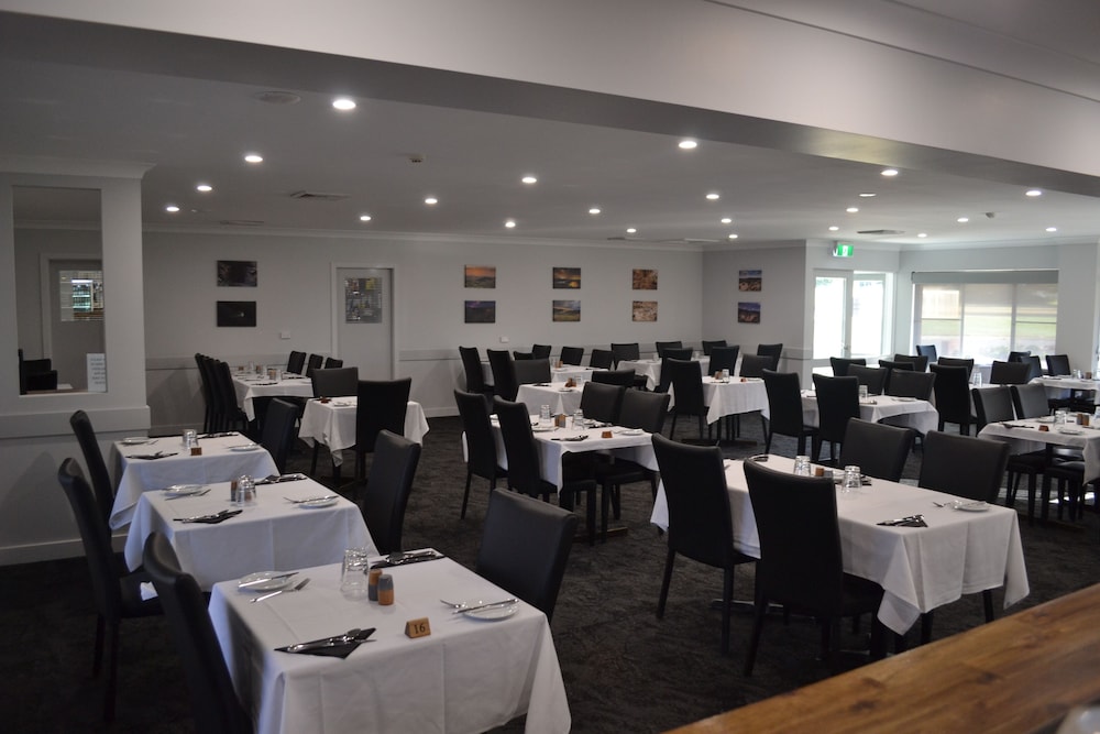 Bushmans Motor Inn 28/37