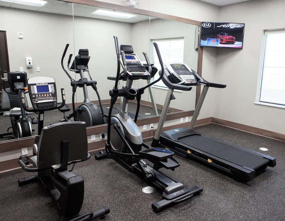 Days Inn & Suites by Wyndham Houston NW Cypress 18/26