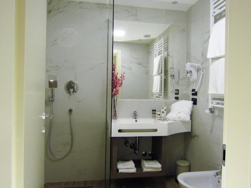 Jr Hotels Bocconi Milano 60/60