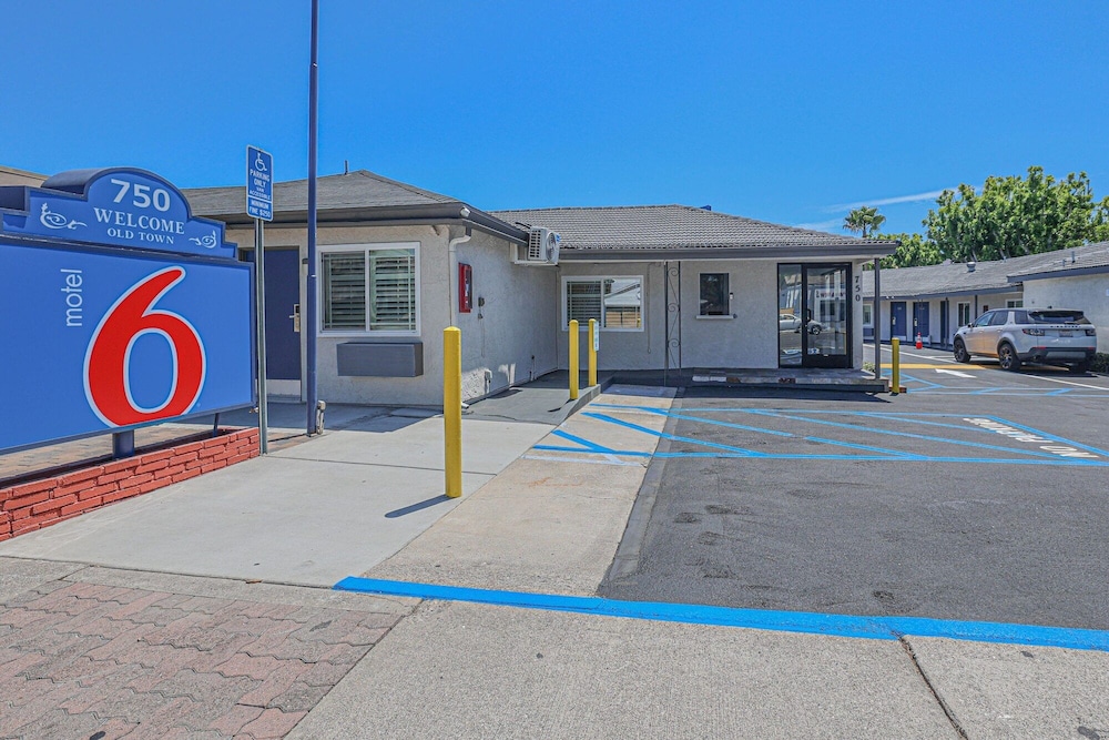Motel6 Tustin, CA – Orange County 24/32