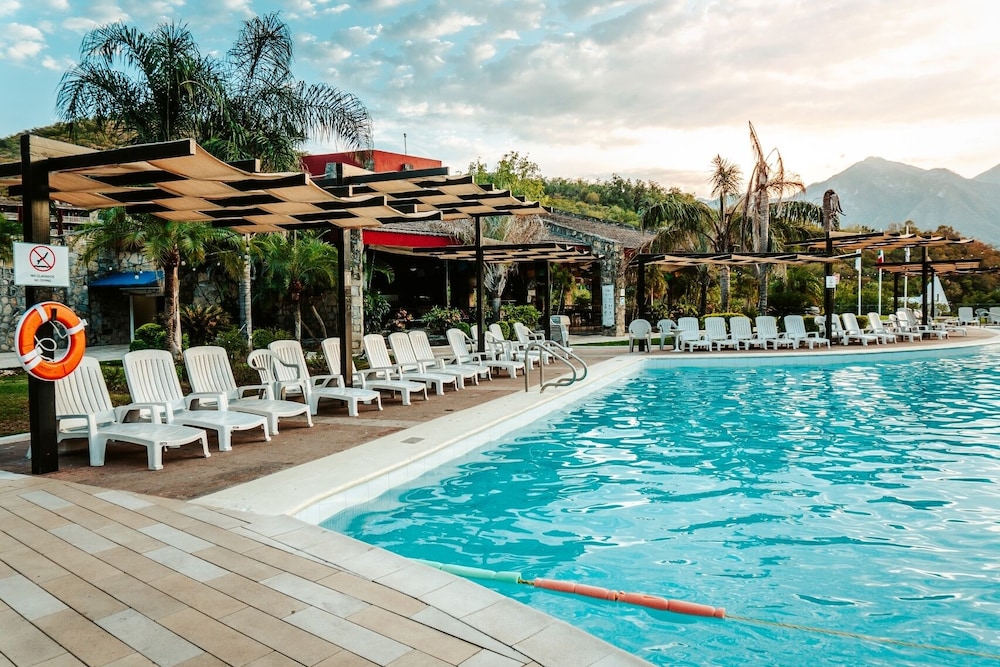 Bahia Escondida Hotel 64/65