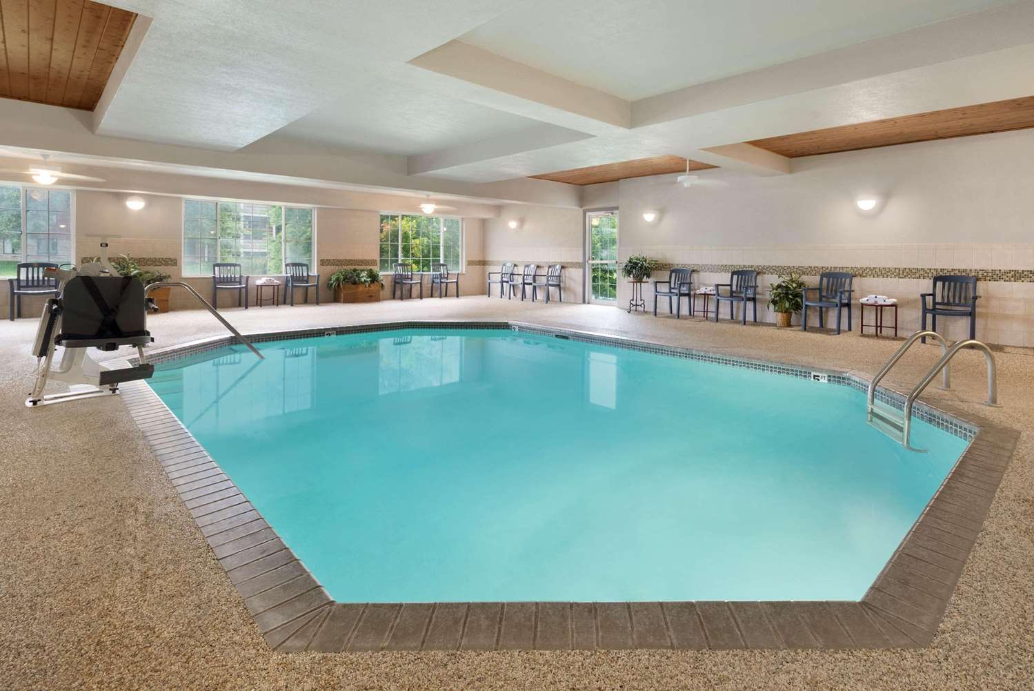 Country Inn and Suites by Radisson, Minneapolis/Shakopee 3/9
