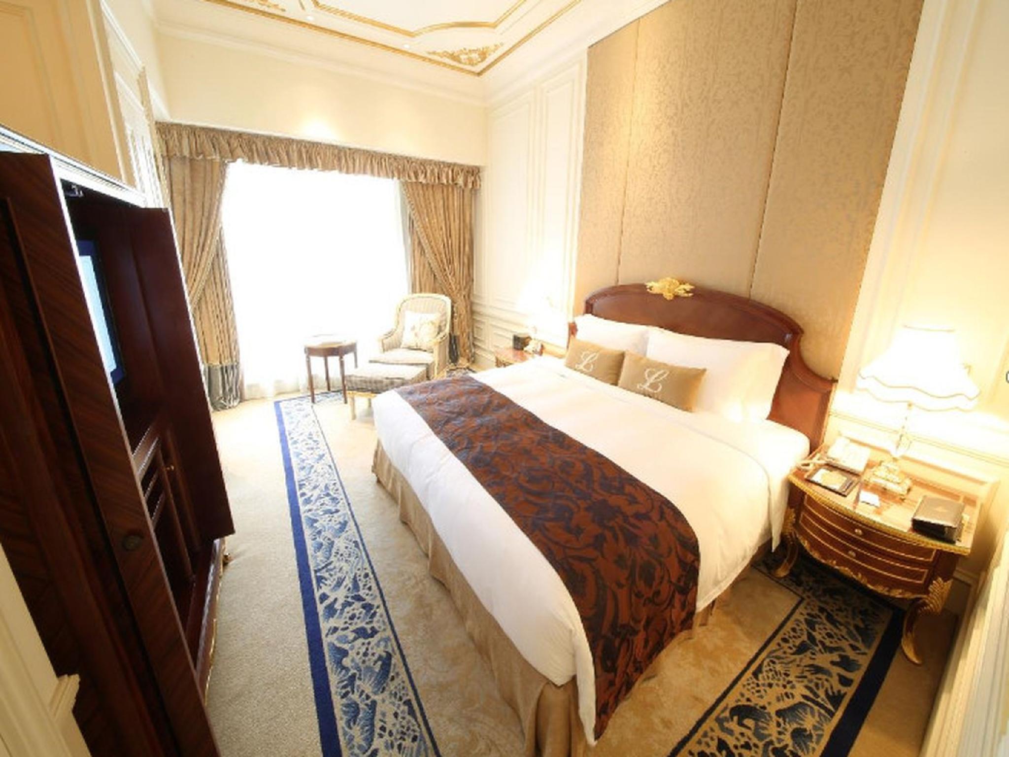 Business, King Bed
