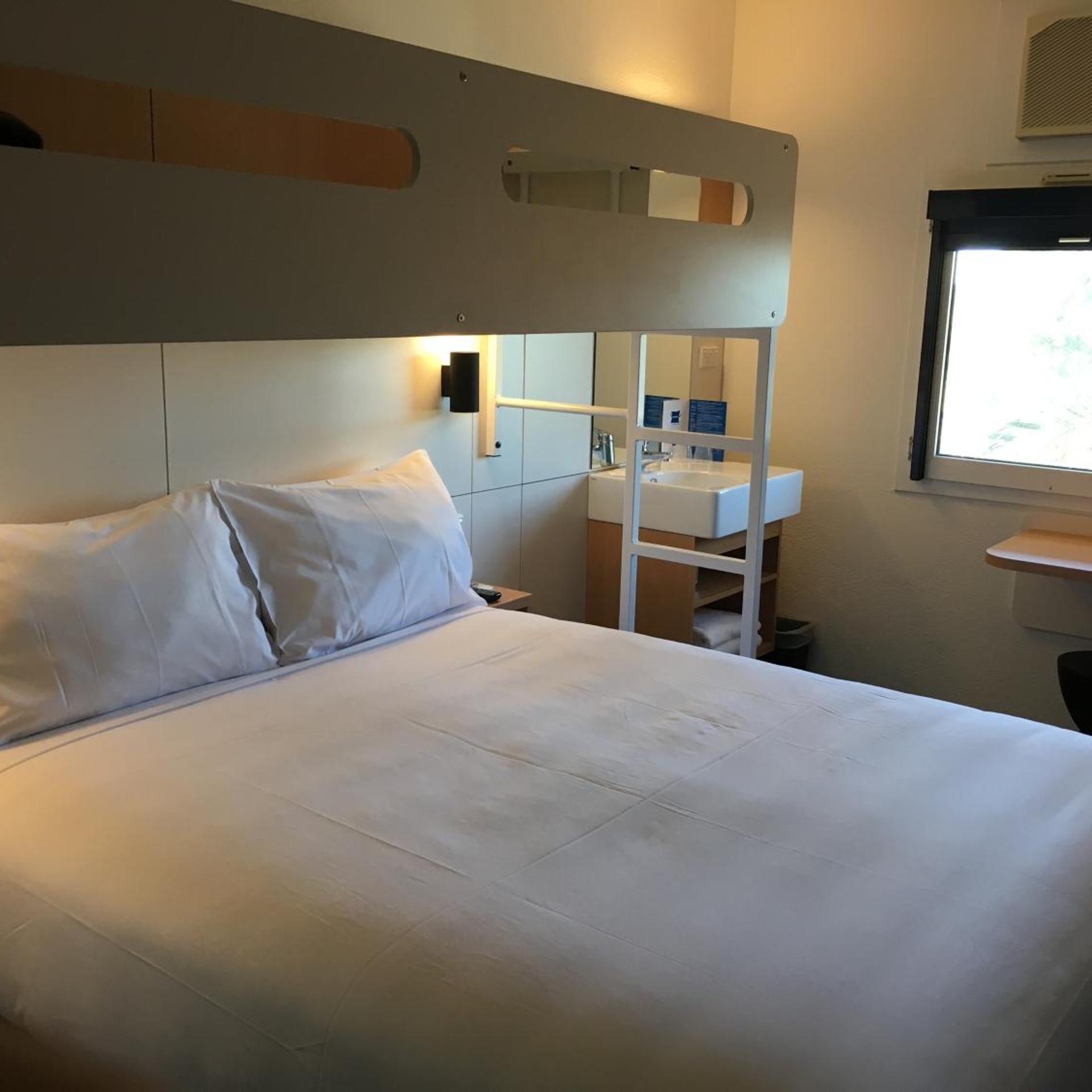 Room, Single, Bunk Bed, Queen Bed، ibis budget Enfield 2/12