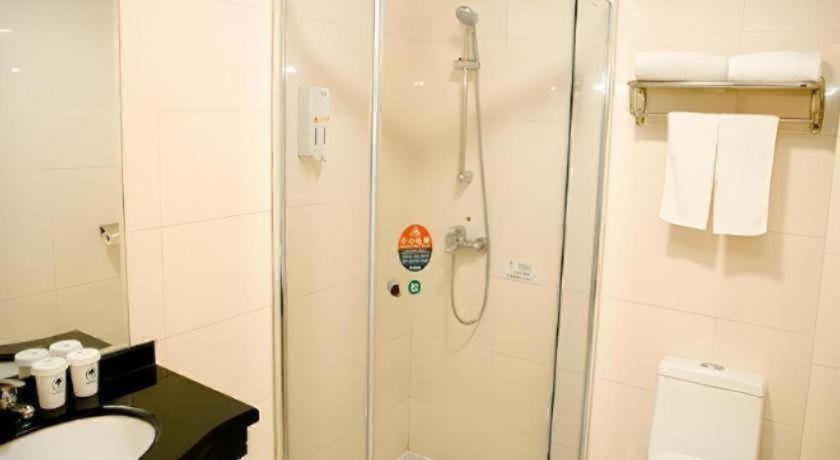 Greentree Inn Zhongshan Nanlang Town Light Rail Station Hotel 43/44