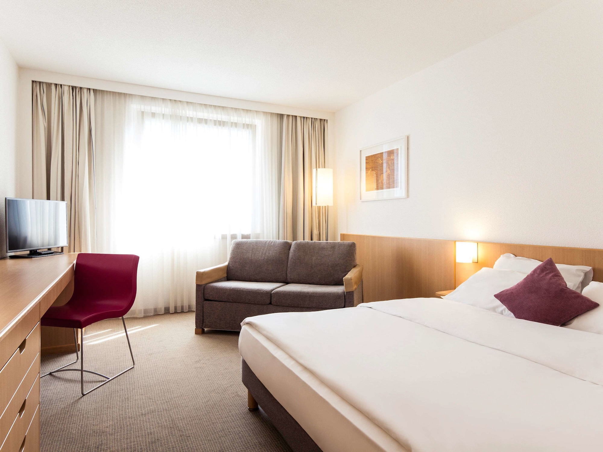 STANDARD, QUEEN BED, SOFA