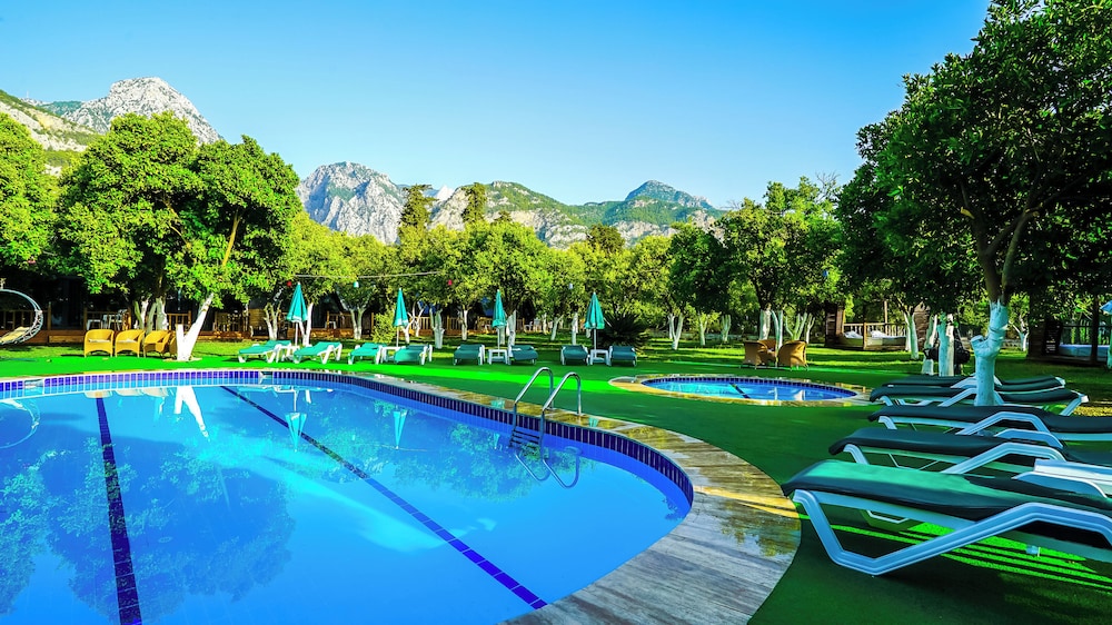 LARISSA PARK HOTEL KEMER 32/56