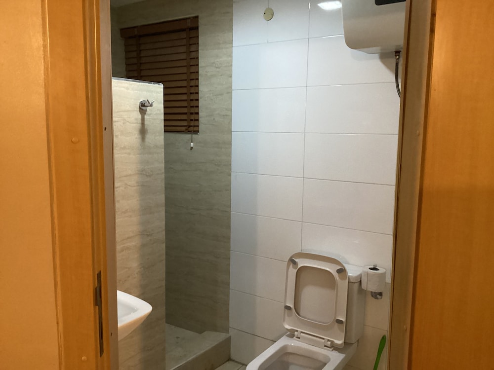 Adis Hotels Ibadan 29/32