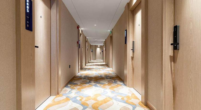 Kyriad Marvelous Hotel Shenzhen Nanlian Metro Station photo2