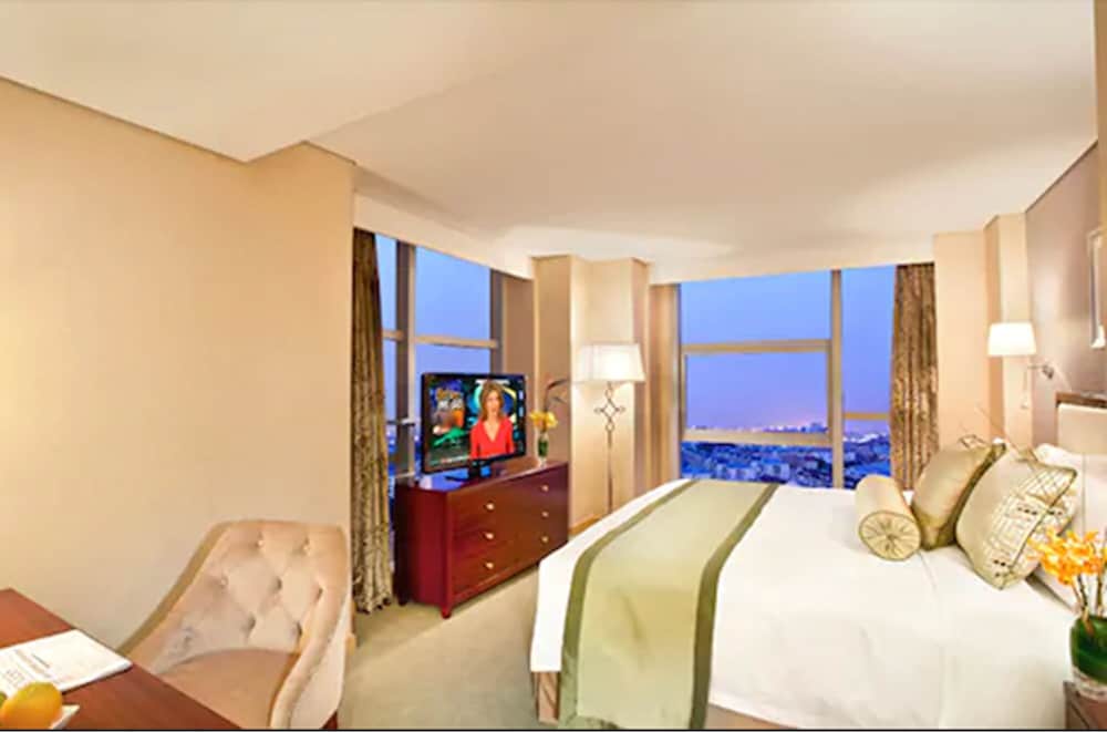 Regal Plaza Hotel Residence 13/35
