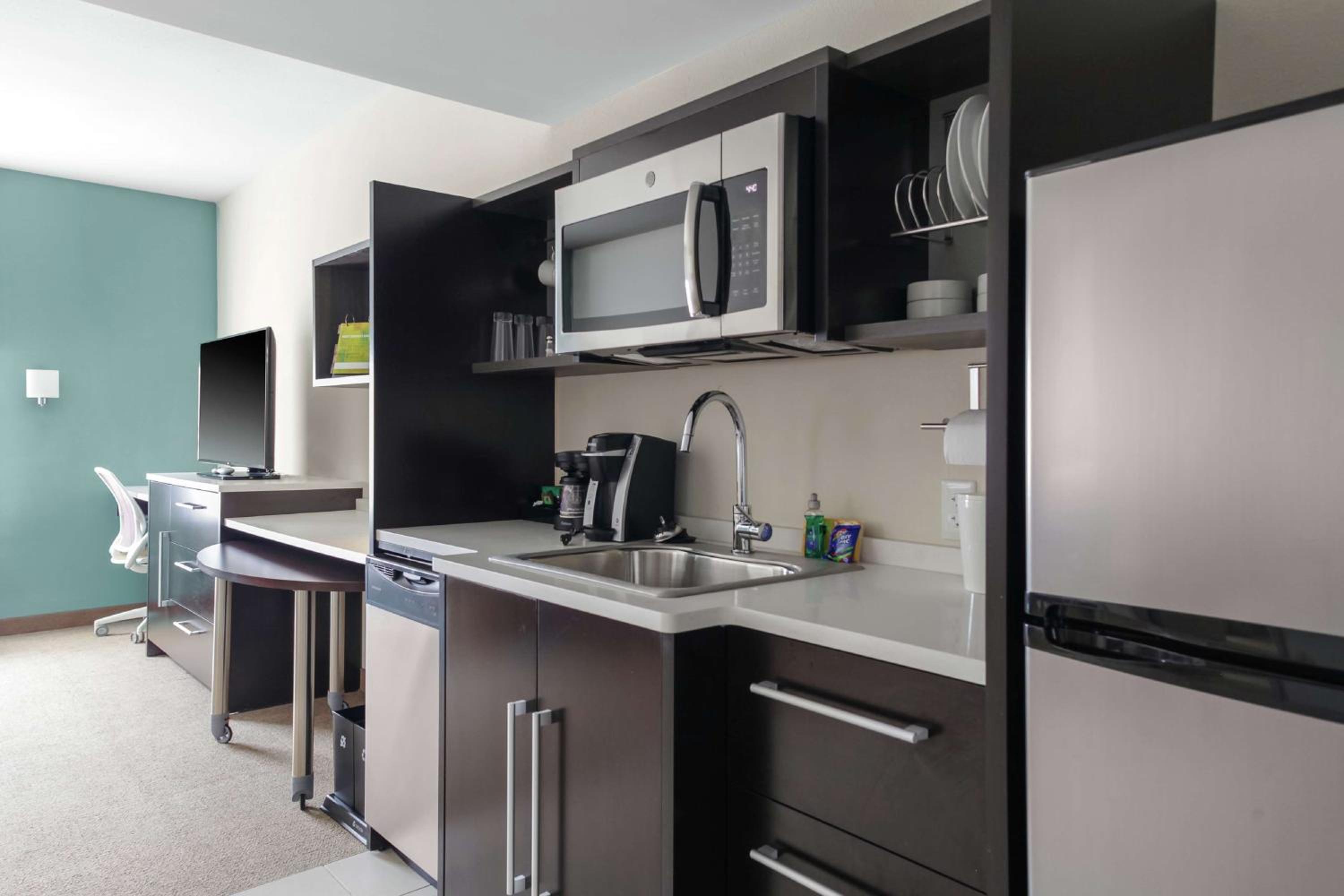 1 BEDROOM, SUITE, KING BED