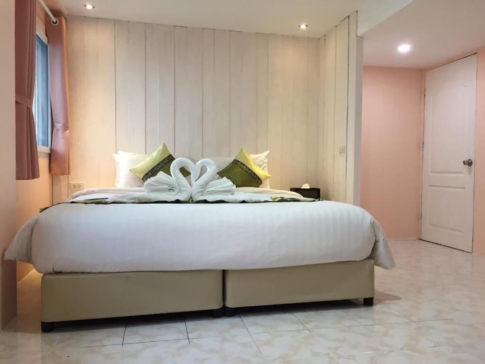 2 BEDROOMS, DELUXE, APARTMENT