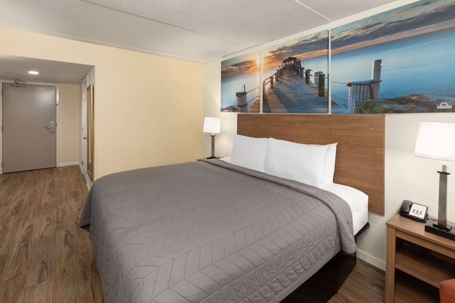 Days Inn By Wyndham Biloxi Beach 12/32