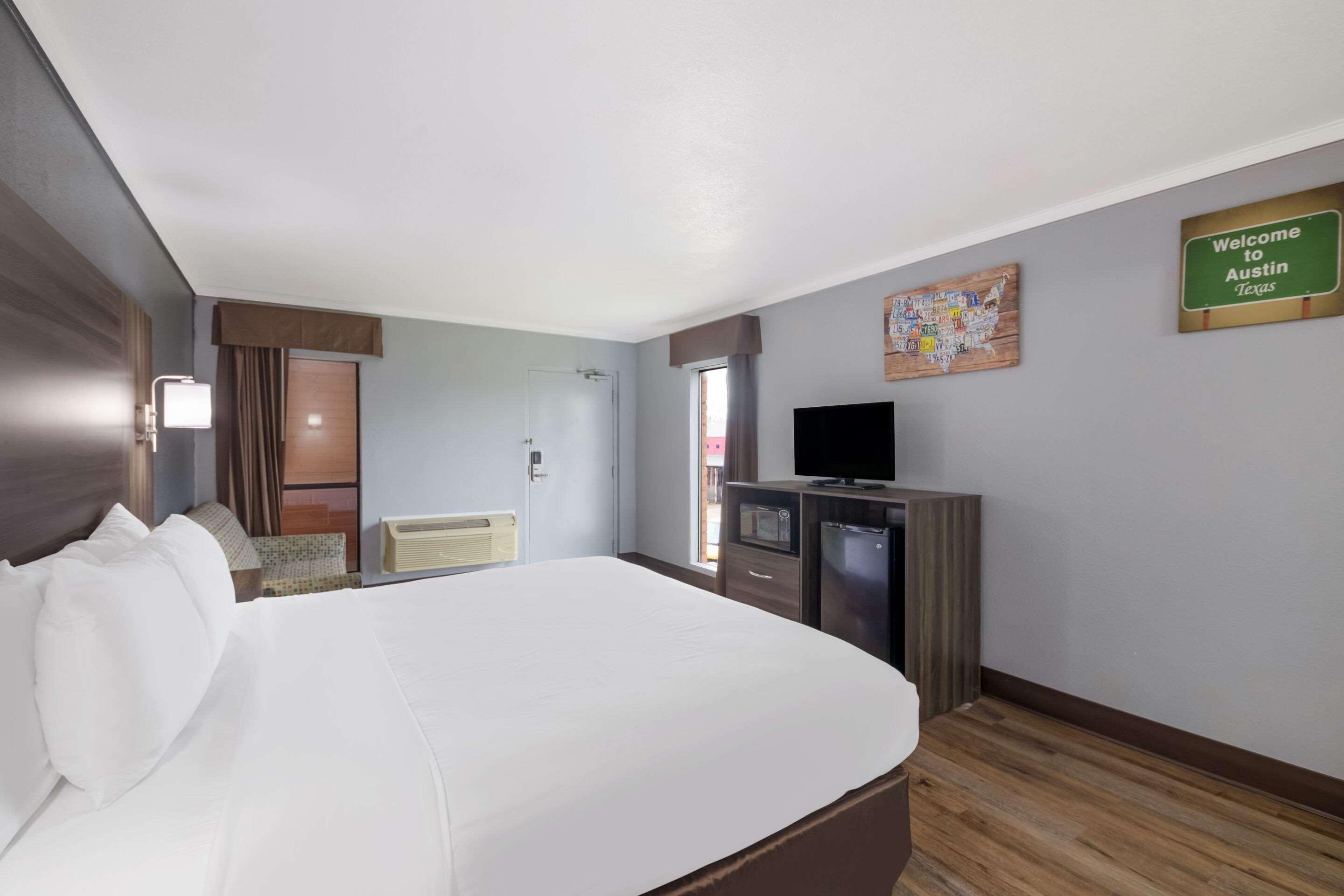 ROOM, KING BED