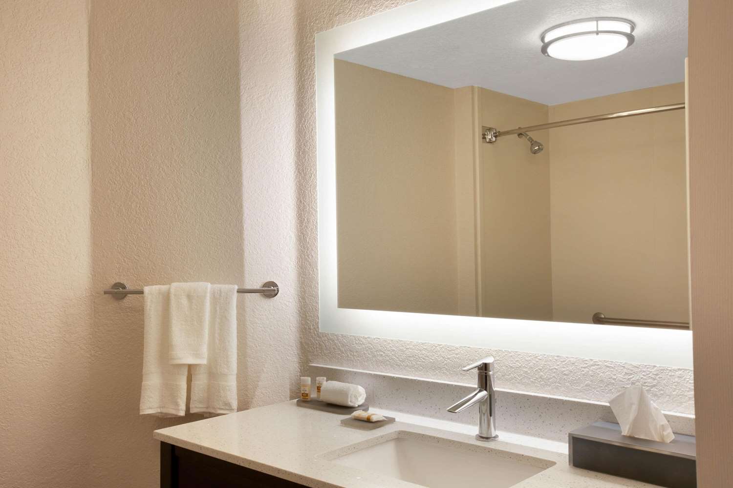 La Quinta Inn and Suites by Wyndham Miami Airport West 59/60