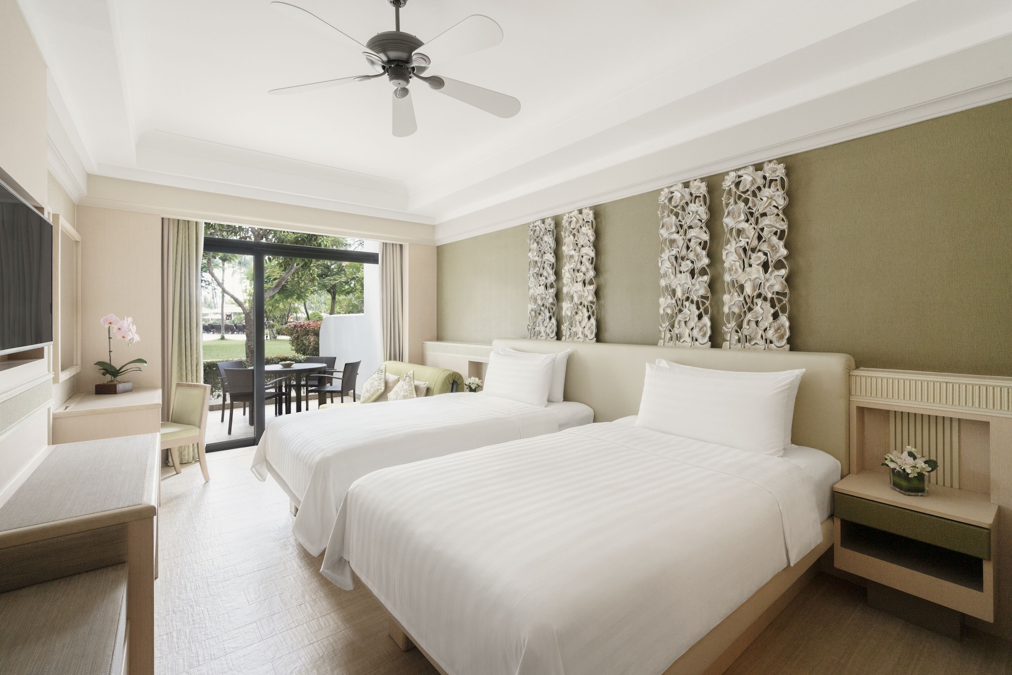 GARDEN, FAMILY, TWIN BEDS
