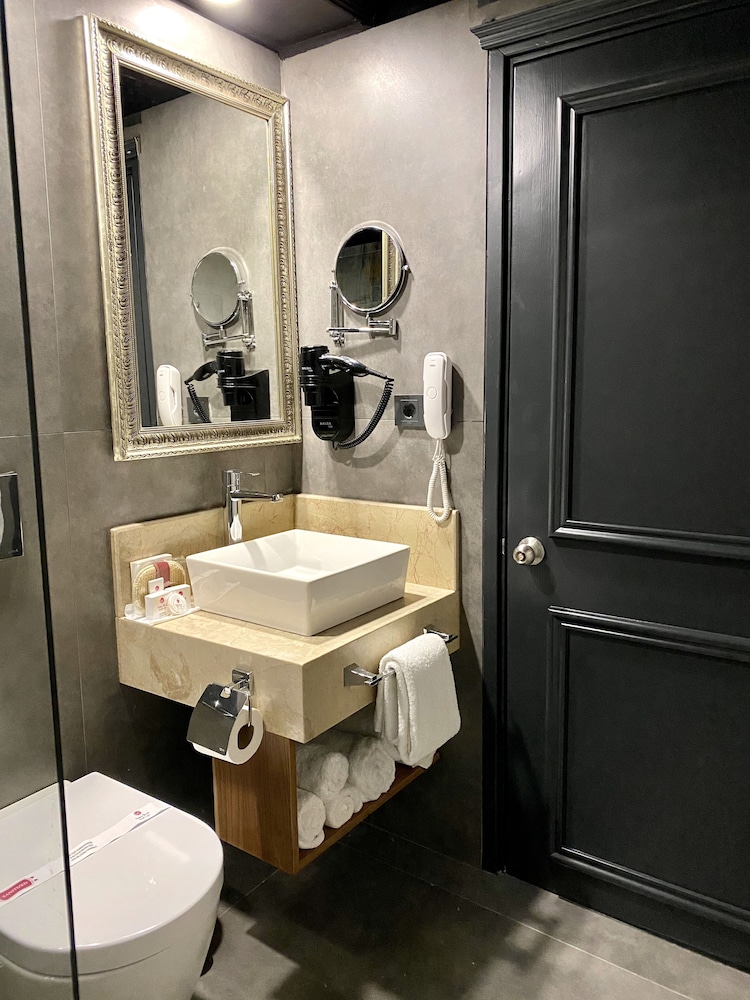 Laur Hotels Experience and Elegance 49/50