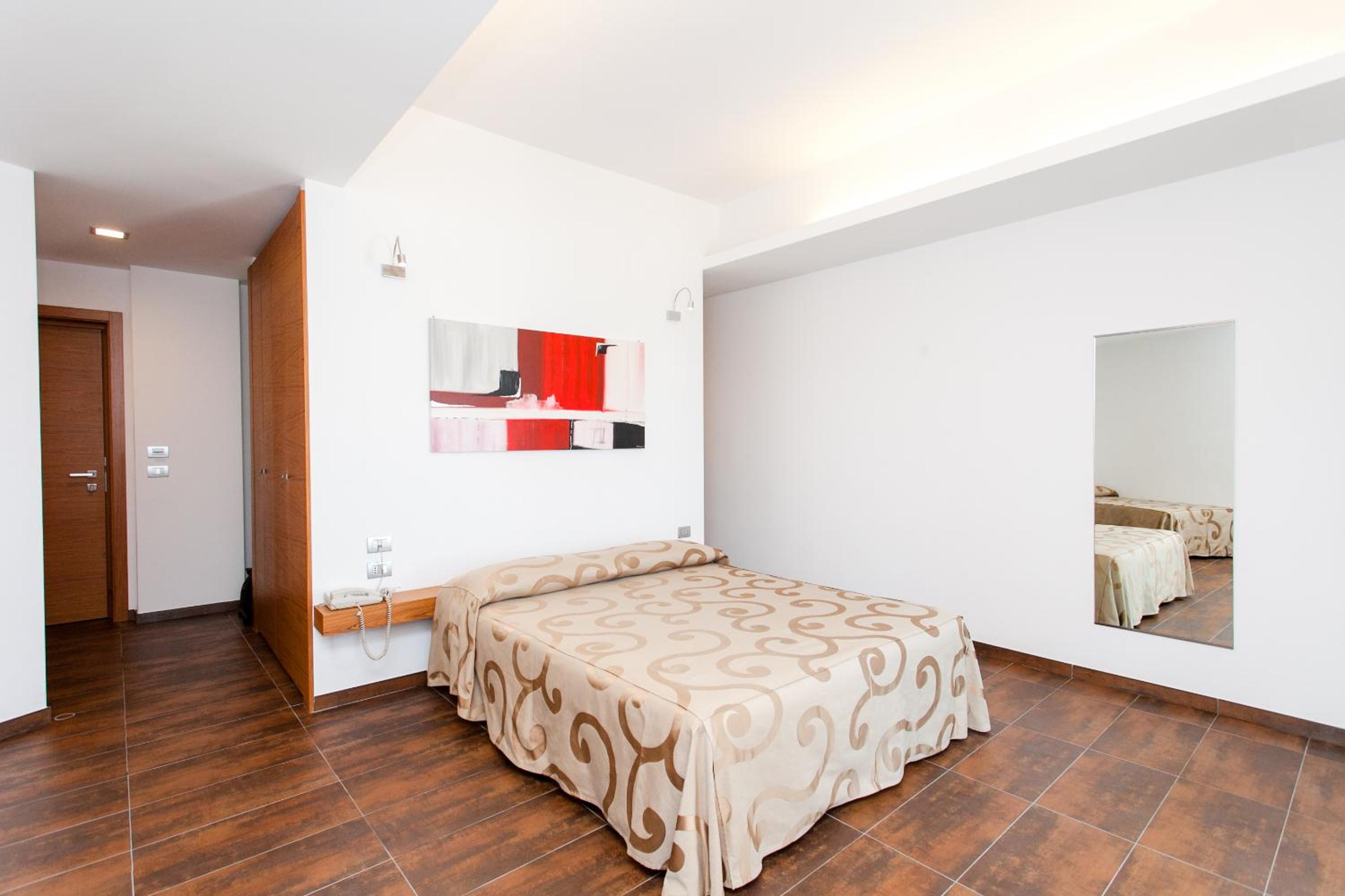 غرفة ثلاثية، Sciali Hotel 10/10