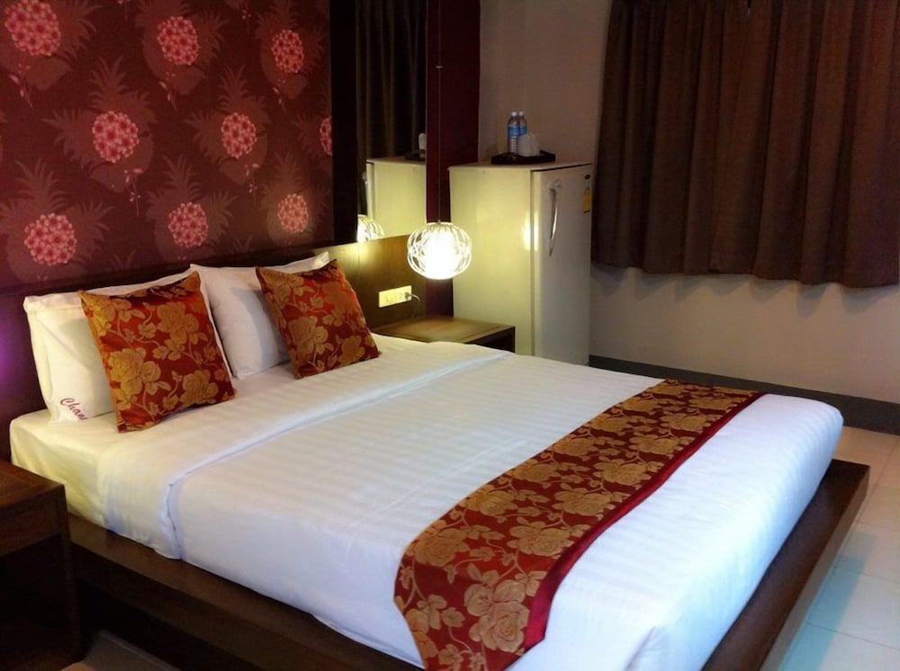 STANDARD, QUEEN BED
