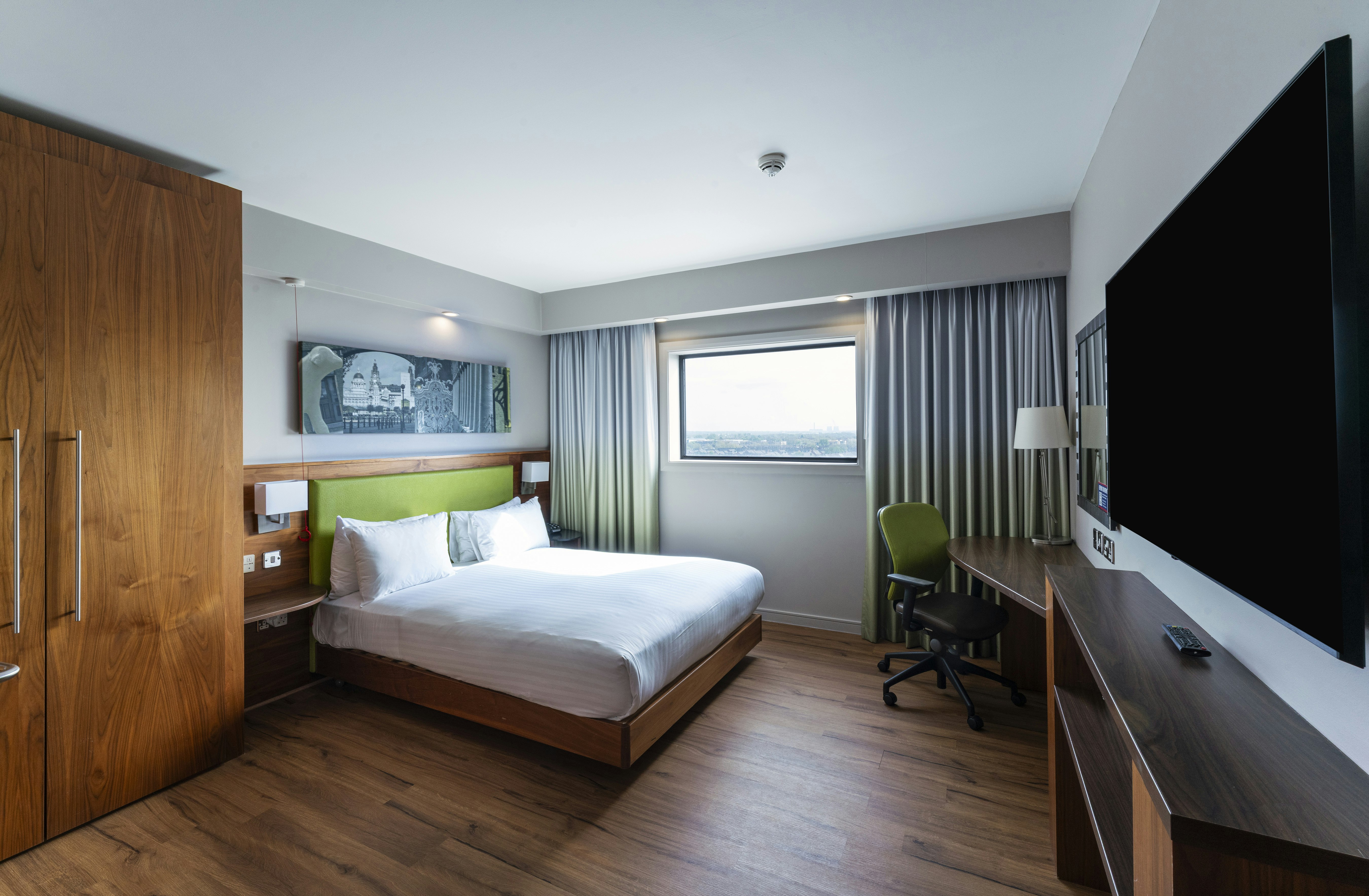 ROOM, QUEEN BED, ACCESSIBLE