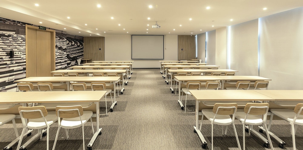 Ibis Zhengzhou Longhai Road 39/41