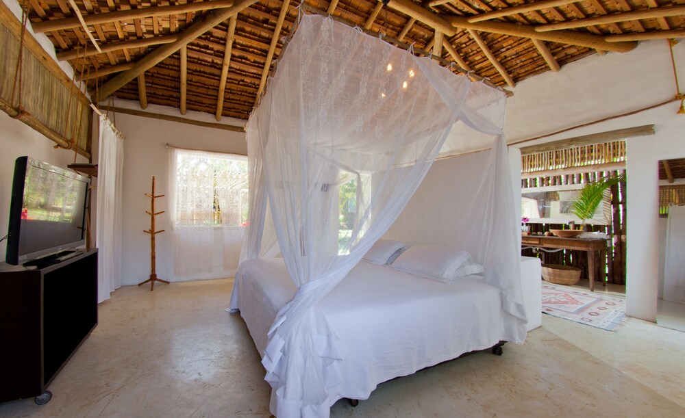 Superior, Bungalow, King Bed, Garden Area