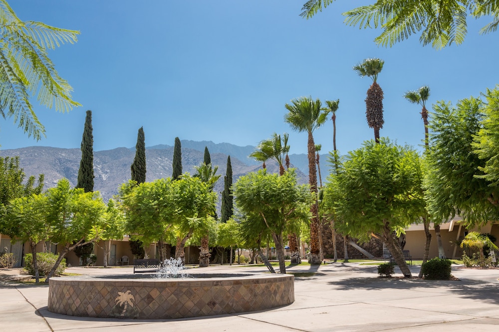 Days Inn by Wyndham Palm Springs thumb 2