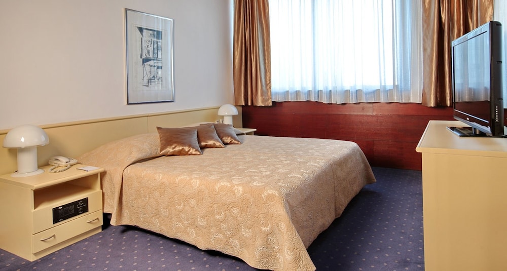 Hotel Slavija Garni(formerly Slavija Lux/Slavija III) 6/45