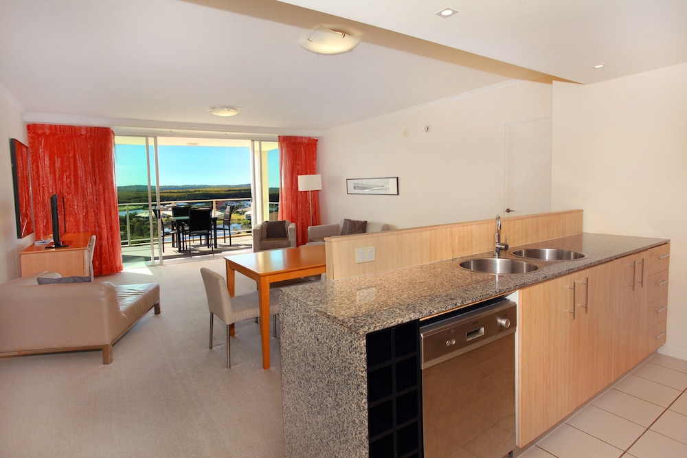 Pelican Waters Resort 11/68